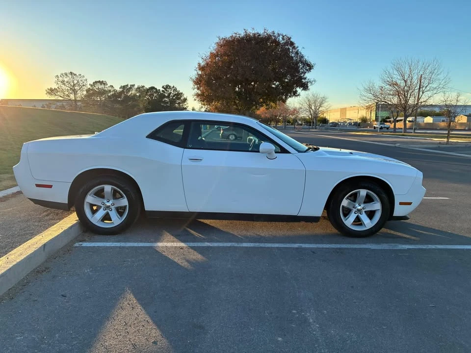 2013 Dodge Challenger 3rd Gen - Image 5 of 9