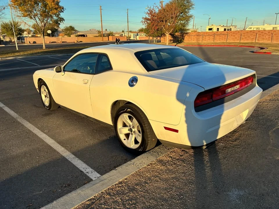 2013 Dodge Challenger 3rd Gen - Image 4 of 9