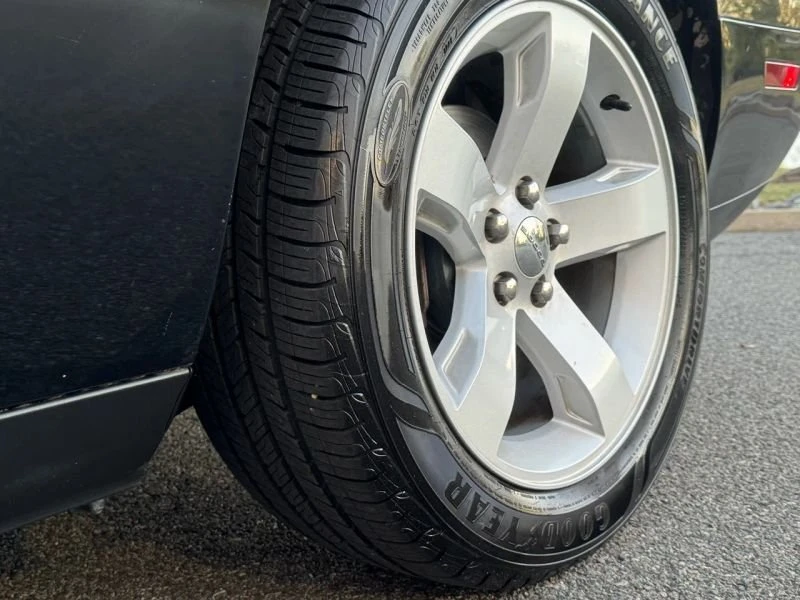 2013 Dodge Challenger 3rd Gen - Image 10 of 20