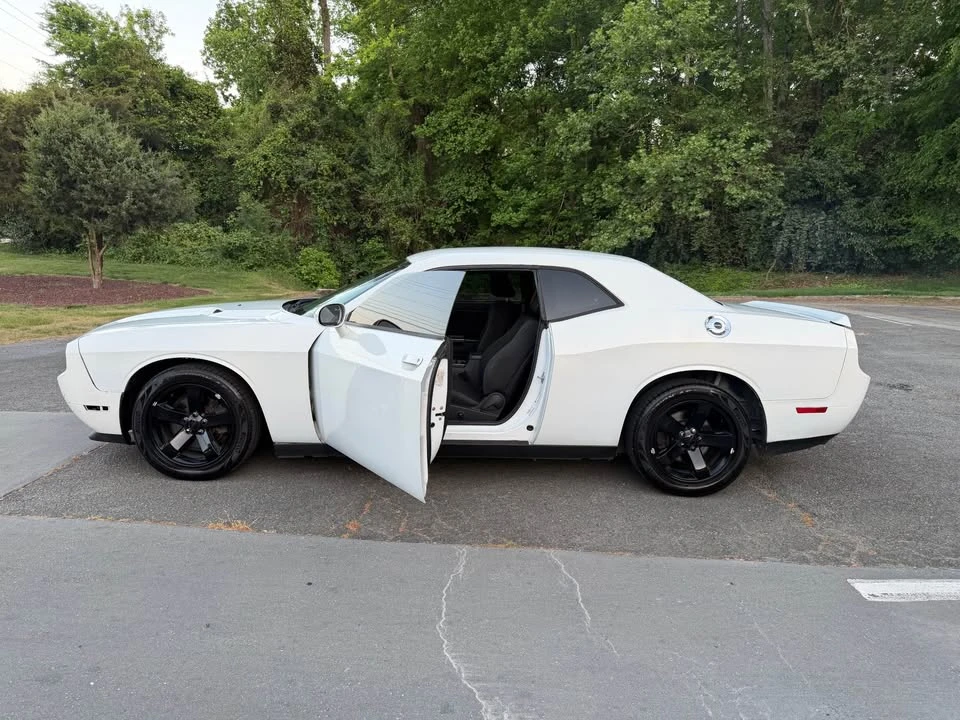 2013 Dodge Challenger 3rd Gen - Image 3 of 13