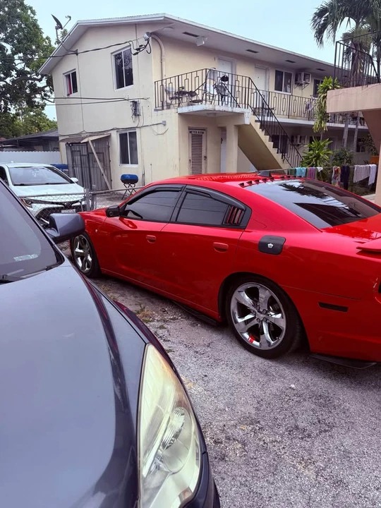 2013 Dodge Charger 7th Gen - Image 2 of 7