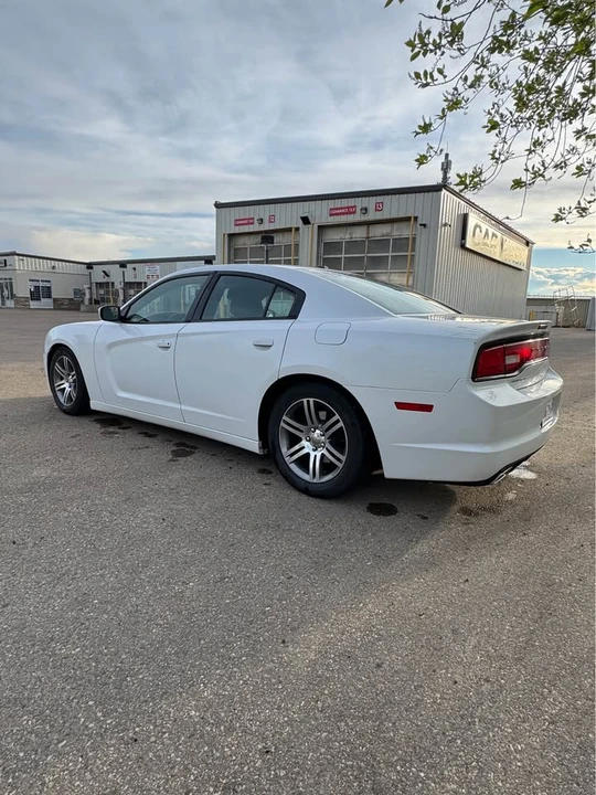 2013 Dodge Charger 7th Gen - Image 4 of 6