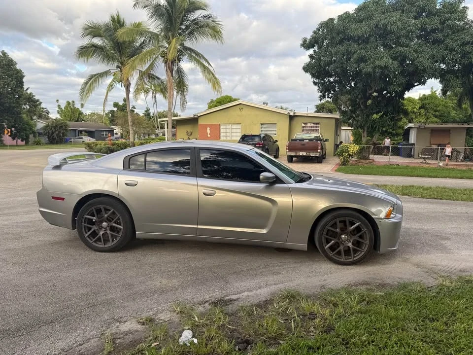 2013 Dodge Charger 6th Gen - Image 4 of 12