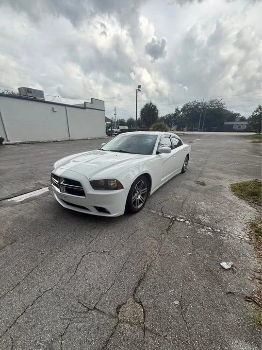 2013 Dodge Charger 7th Gen - Image 9 of 17