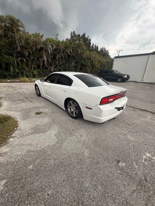 2013 Dodge Charger 7th Gen - Image 7 of 17