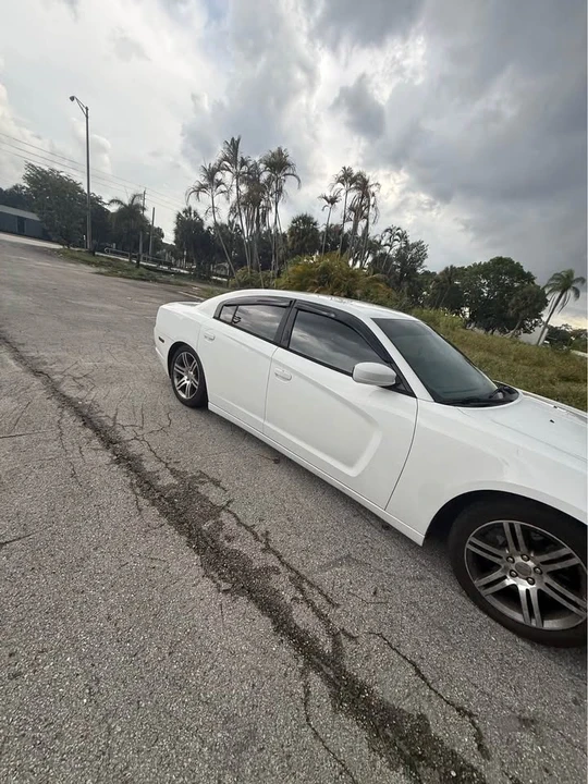 2013 Dodge Charger 7th Gen - Image 3 of 17