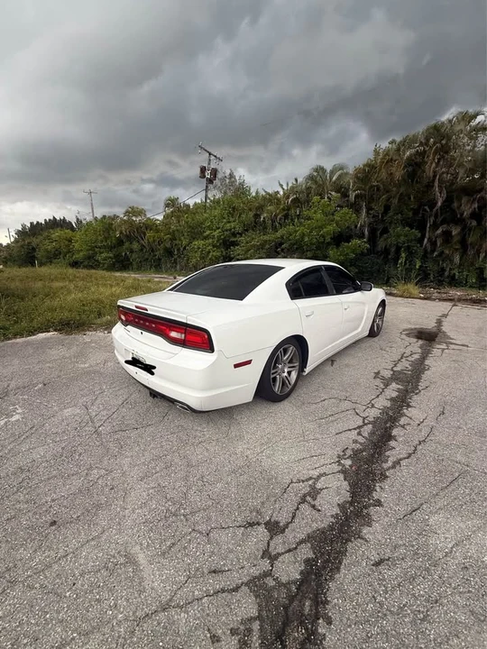 2013 Dodge Charger 7th Gen - Image 5 of 17