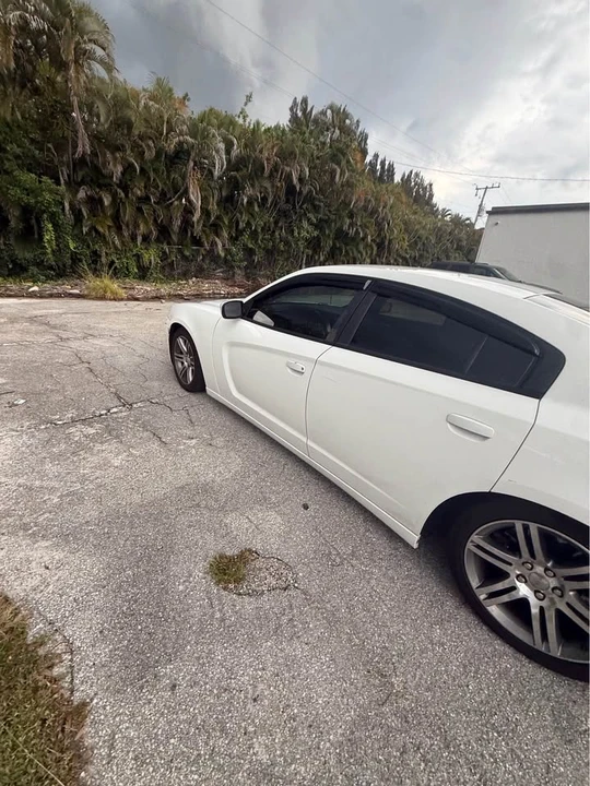 2013 Dodge Charger 7th Gen - Image 8 of 17