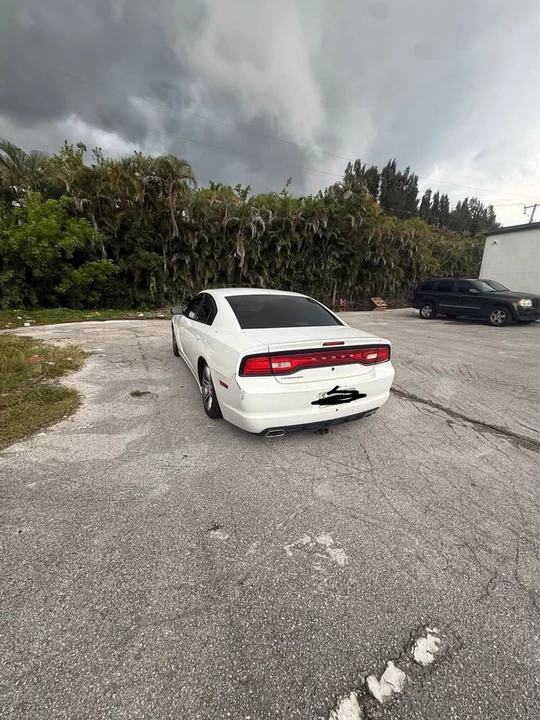 2013 Dodge Charger 7th Gen - Image 6 of 17