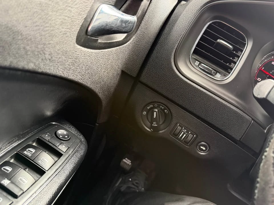 2013 Dodge Charger 7th Gen - Image 12 of 13