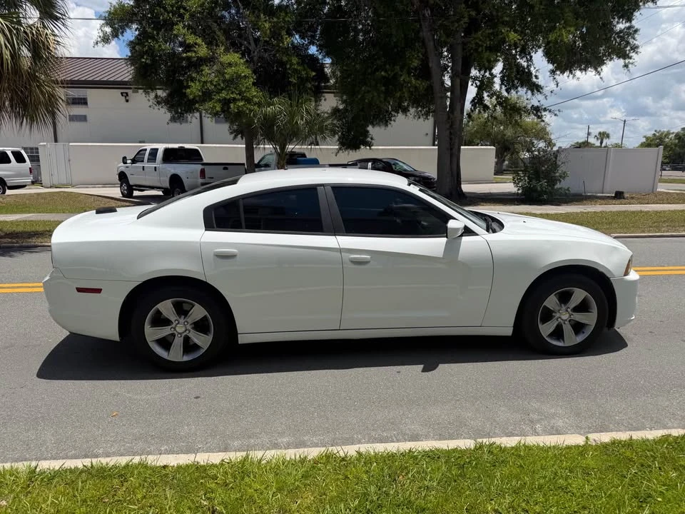 2013 Dodge Charger 7th Gen - Image 5 of 11