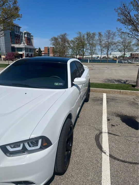 2013 Dodge Charger 7th Gen - Image 3 of 12