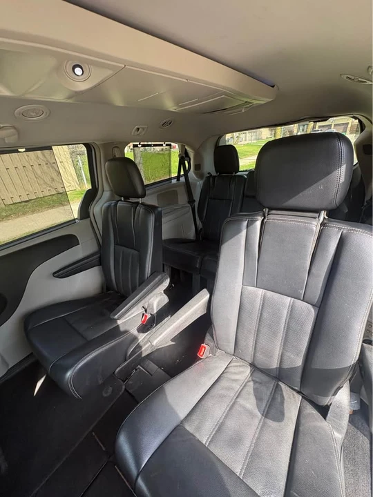 2013 Dodge Caravan - Image 6 of 10