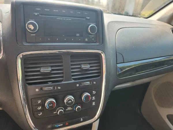 2013 Dodge Caravan - Image 6 of 10