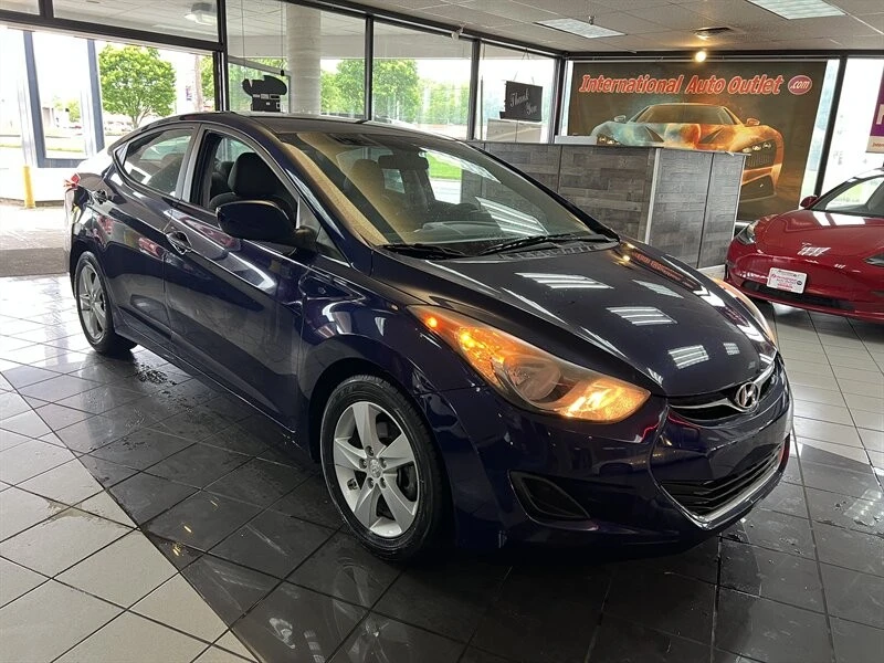 2013 Hyundai Elantra - Image 3 of 4