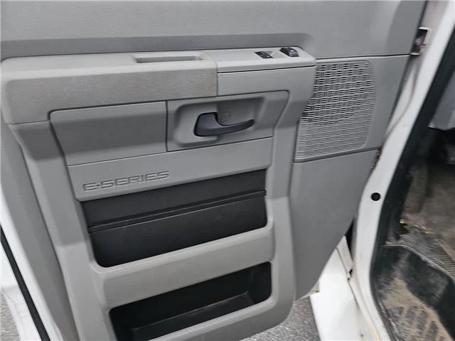 2013 Ford Econoline Van - Image 8 of 16