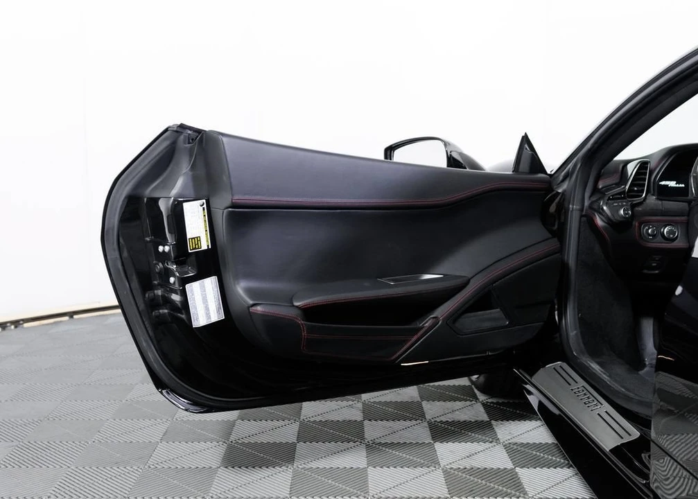 2013 Ferrari 458 Italia - Image 17 of 31