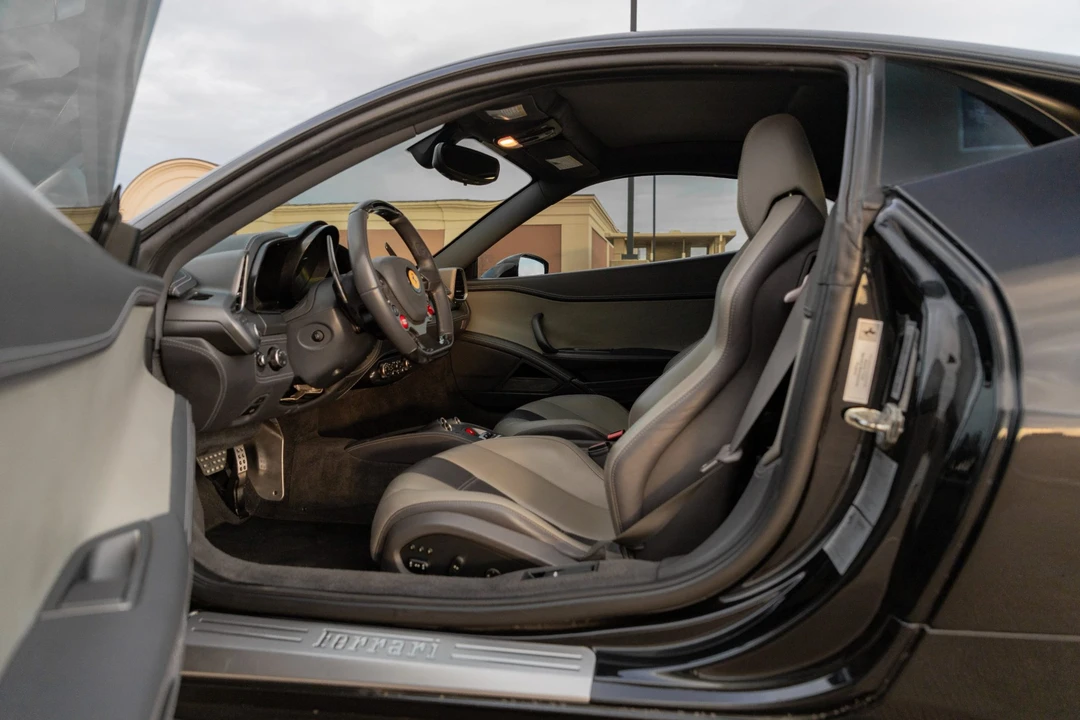 2013 Ferrari 458 Italia - Image 28 of 31