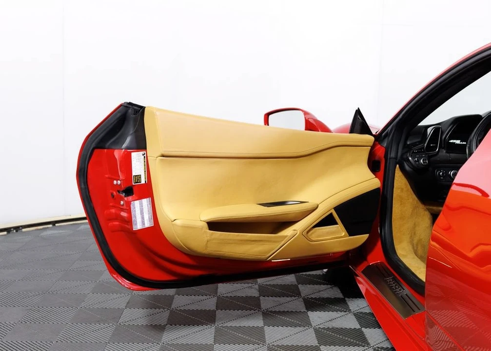 2013 Ferrari 458 Italia - Image 17 of 31