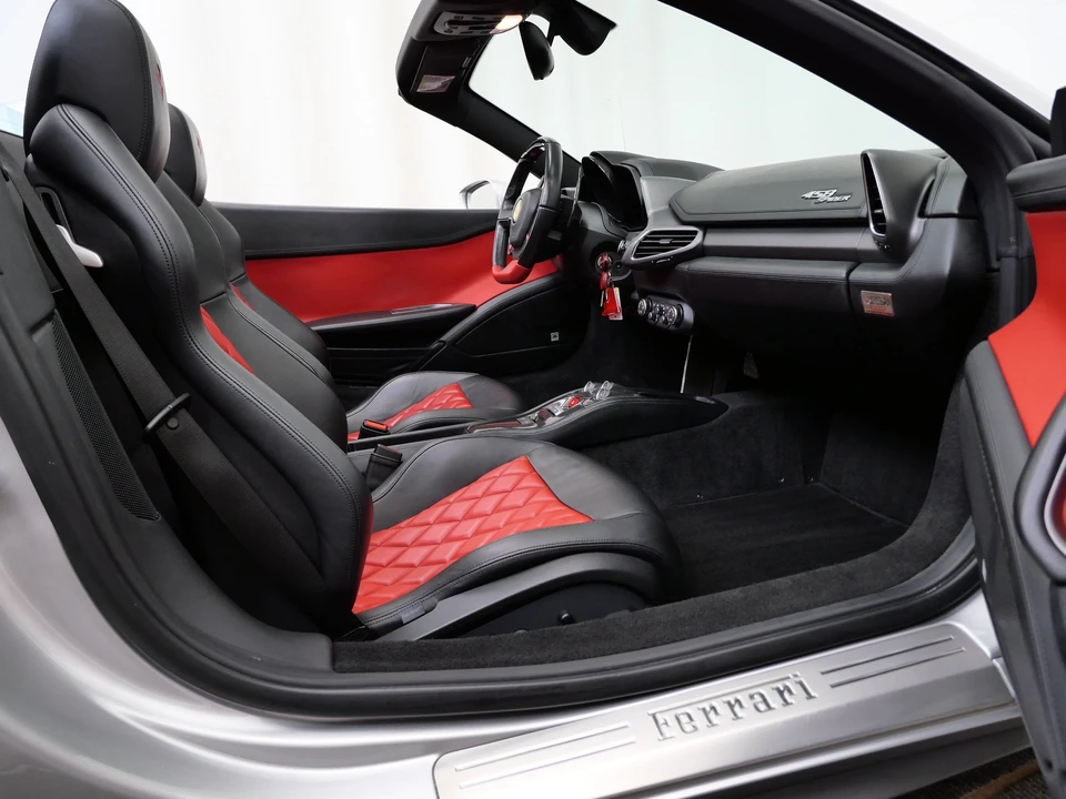 2013 Ferrari 458 Spider - Image 13 of 31