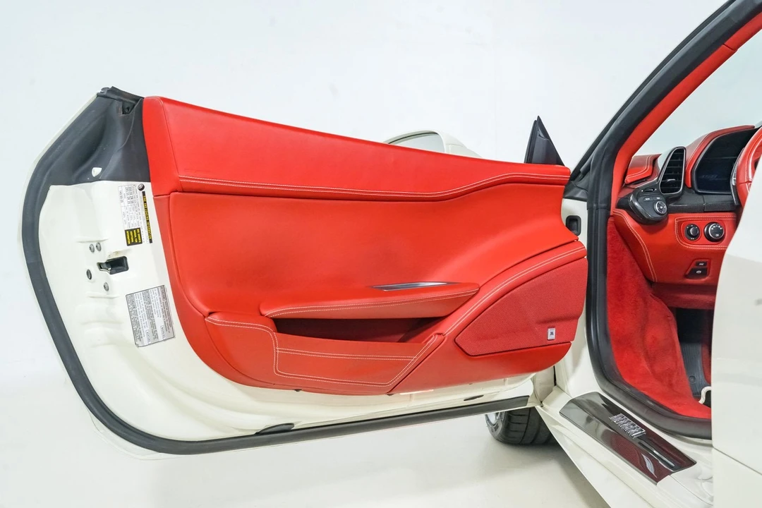 2013 Ferrari 458 Spider - Image 26 of 31