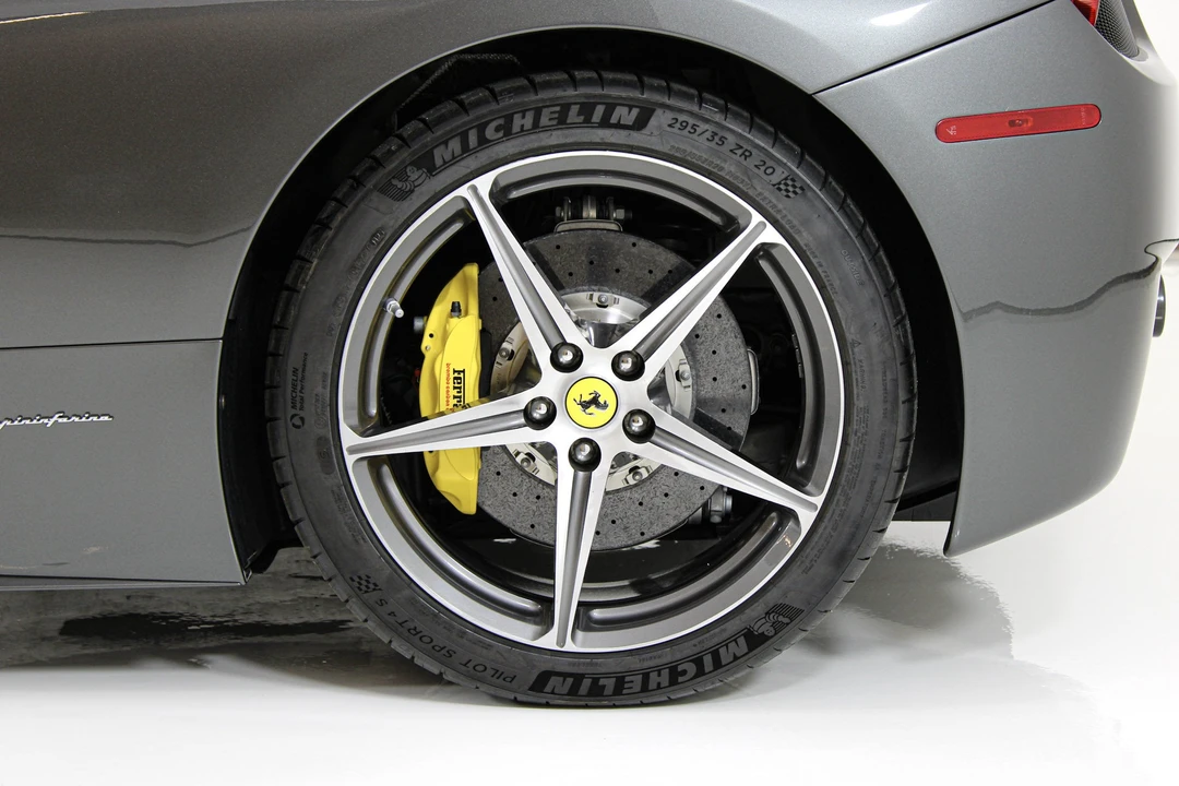 2013 Ferrari 458 Spider - Image 23 of 31