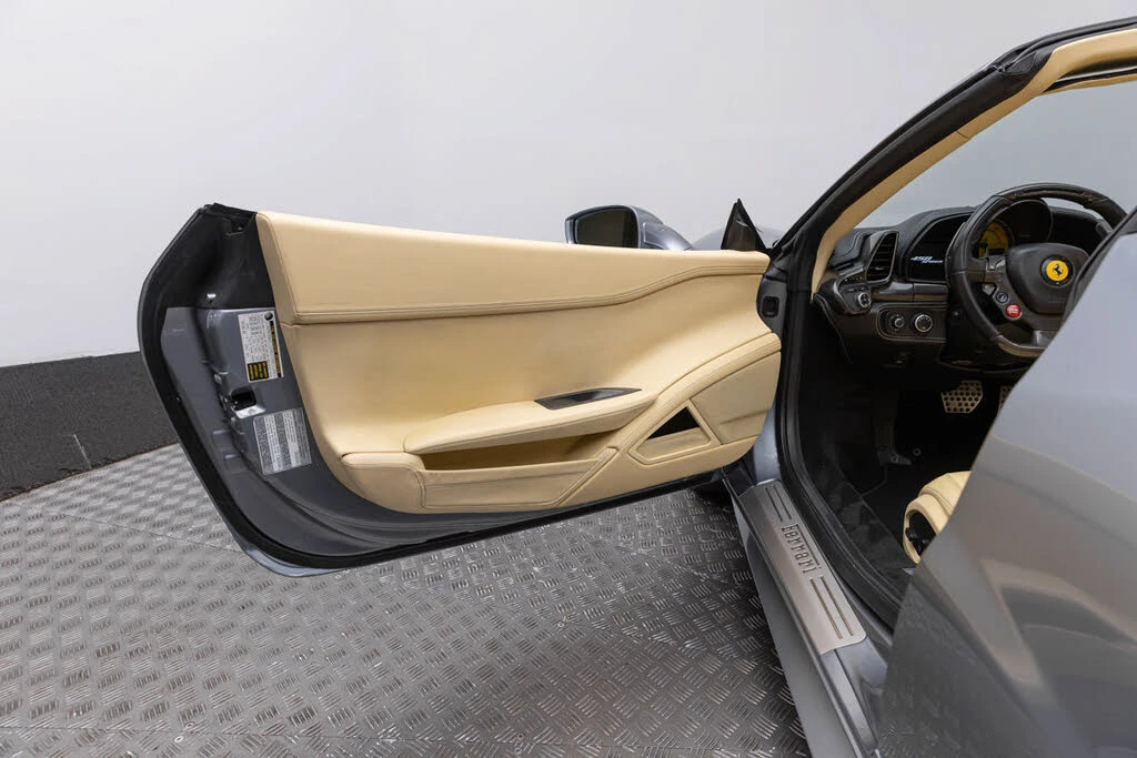 2013 Ferrari 458 Spider - Image 12 of 31