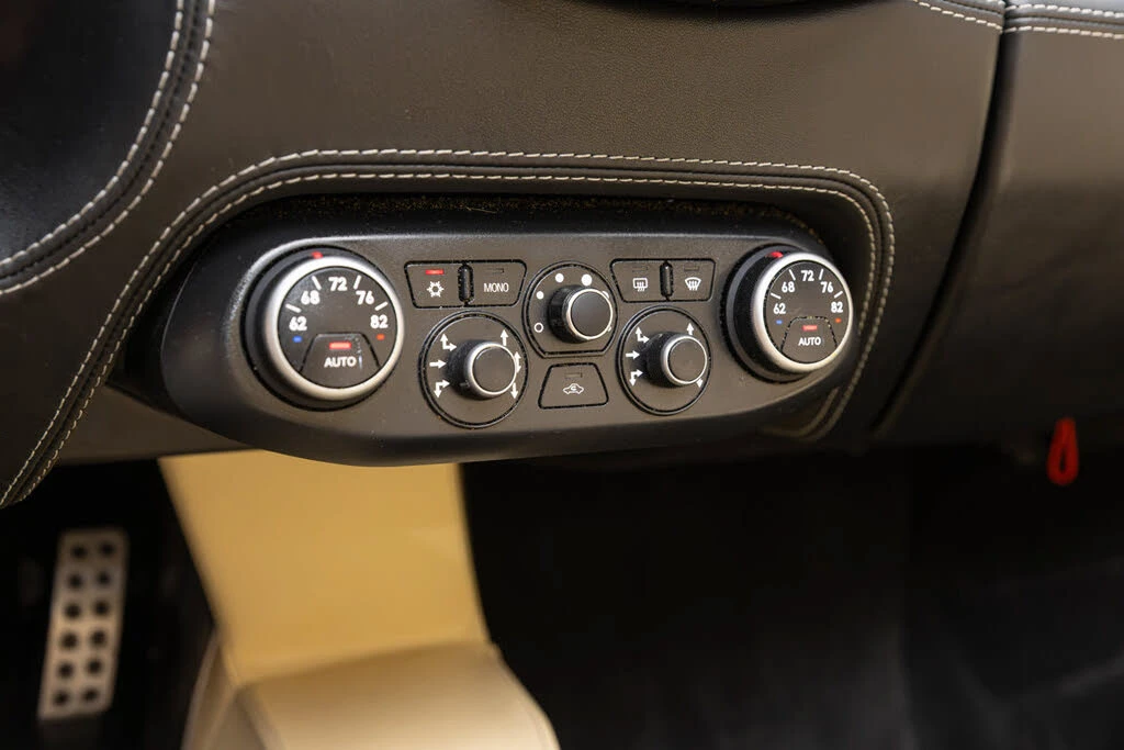 2013 Ferrari 458 Spider - Image 27 of 31