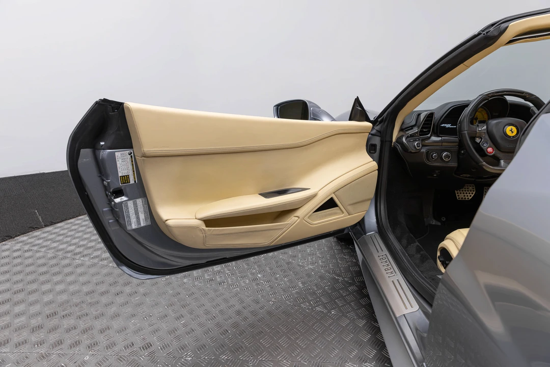 2013 Ferrari 458 Spider - Image 12 of 31