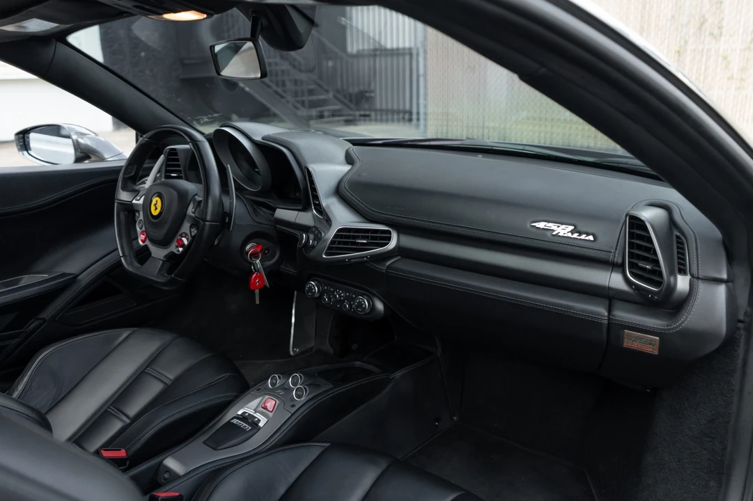 2013 Ferrari 458 - Image 17 of 31
