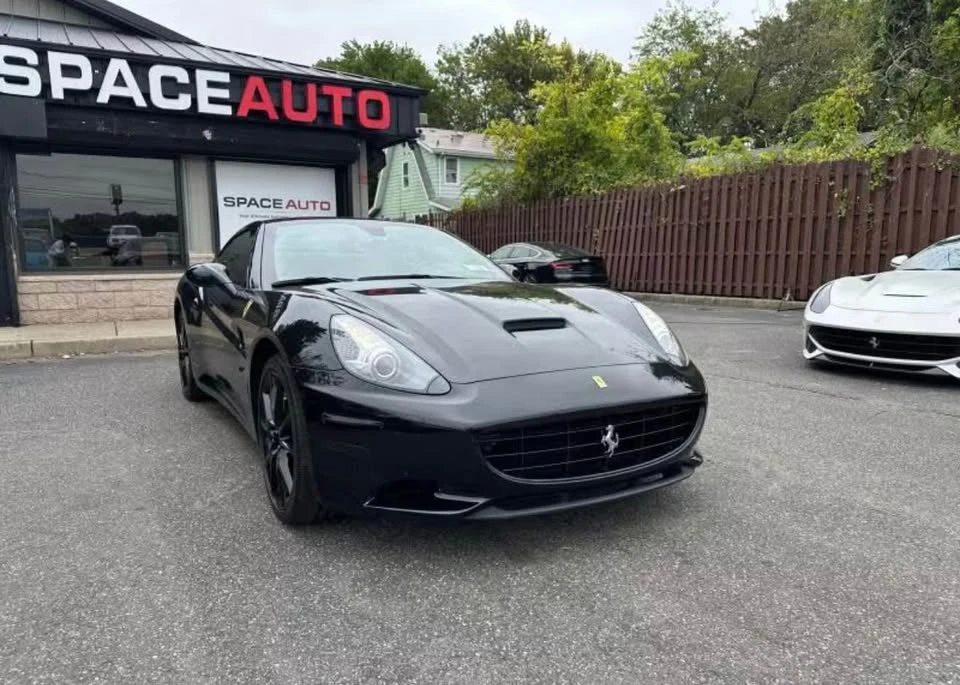2013 Ferrari California - Image 2 of 10