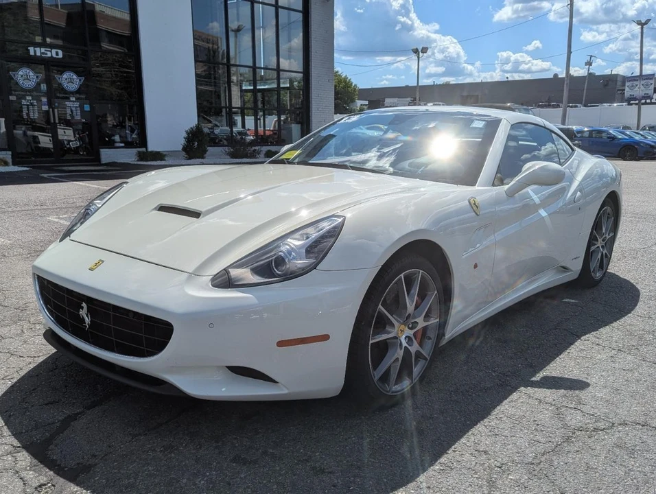 2013 Ferrari California - Image 2 of 31
