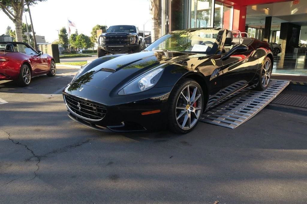 2013 Ferrari California - Image 2 of 21