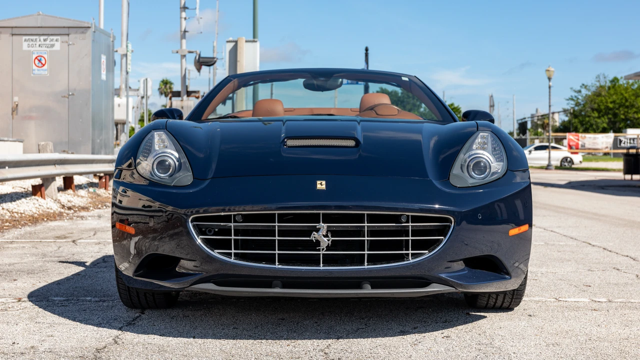 2013 Ferrari California 30 - Image 2 of 31