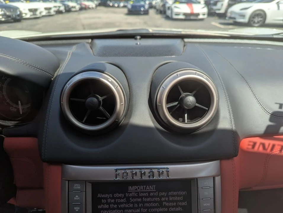 2013 Ferrari California - Image 24 of 31