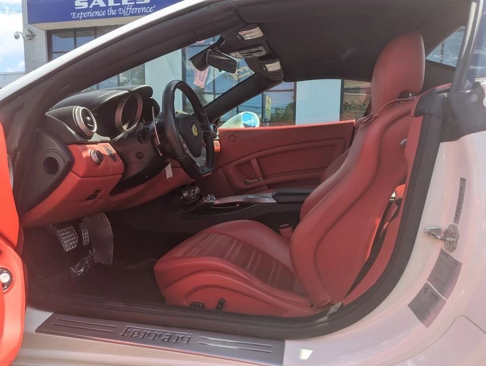2013 Ferrari California - Image 16 of 31