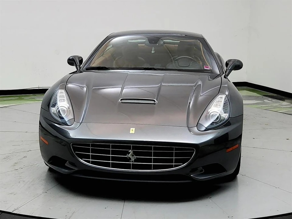 2013 Ferrari California - Image 2 of 31