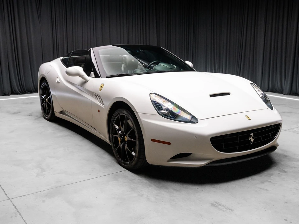 2013 Ferrari California - Image 2 of 31
