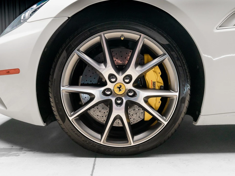 2013 Ferrari California - Image 2 of 21