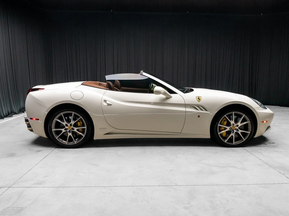 2013 Ferrari California - Image 14 of 21