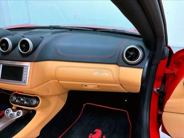 2013 Ferrari California - Image 12 of 31
