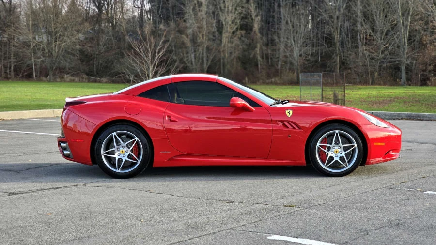 2013 Ferrari California - Image 2 of 31