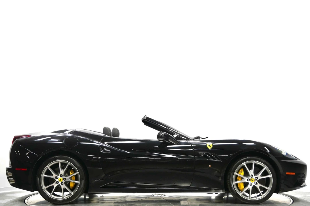 2013 Ferrari California - Image 2 of 12