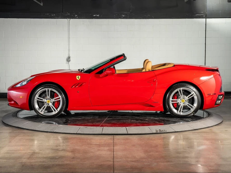 2013 Ferrari California - Image 2 of 31