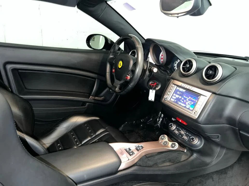 2013 Ferrari California - Image 25 of 31