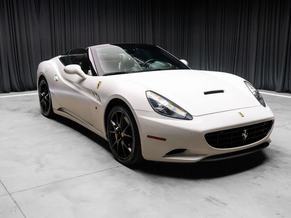 2013 Ferrari California - Image 2 of 31