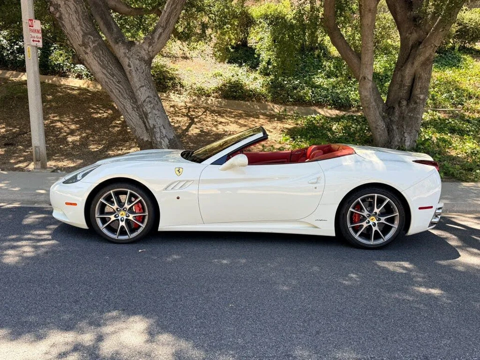 2013 Ferrari California - Image 2 of 31