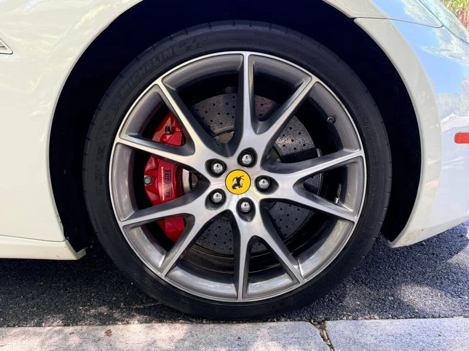 2013 Ferrari California - Image 25 of 31