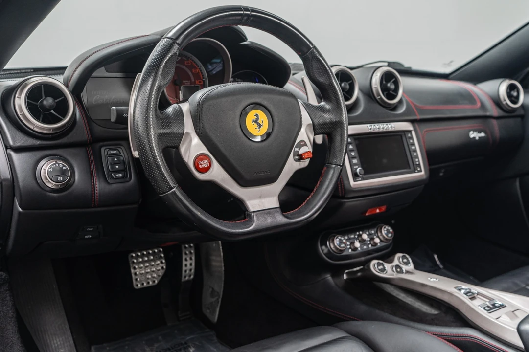 2013 Ferrari California - Image 13 of 21