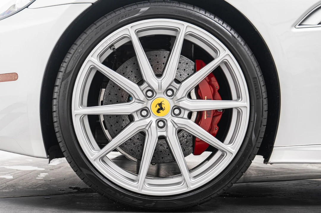 2013 Ferrari California - Image 10 of 21